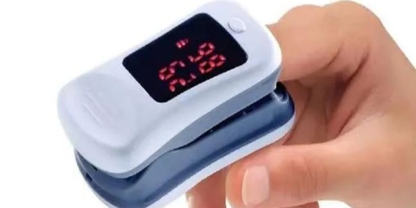 當前新冠疫情最應該準備的是血氧儀